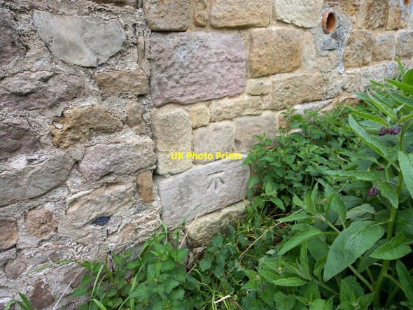 Photo 6"x4" Fountains, old farm building Low Gate\/SE2567 c2021