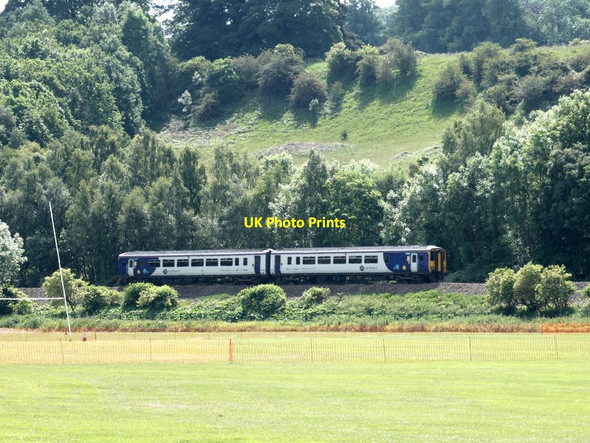 Photo 6"x4" Train on the Newcastle to Carlisle line Corbridge c2021