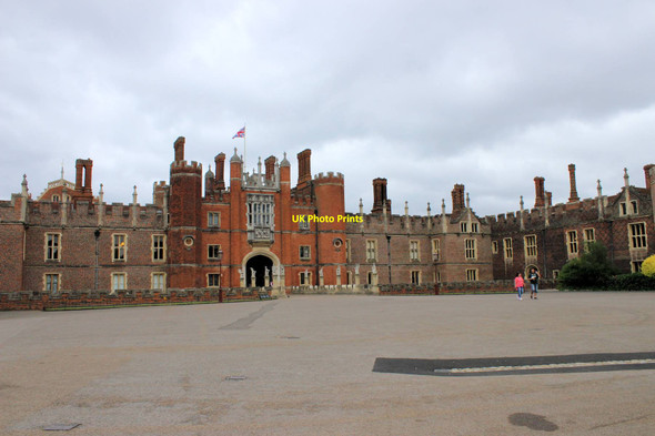 Photo 6"x4" Hampton Court Palace - the main entrance Surbiton c2015
