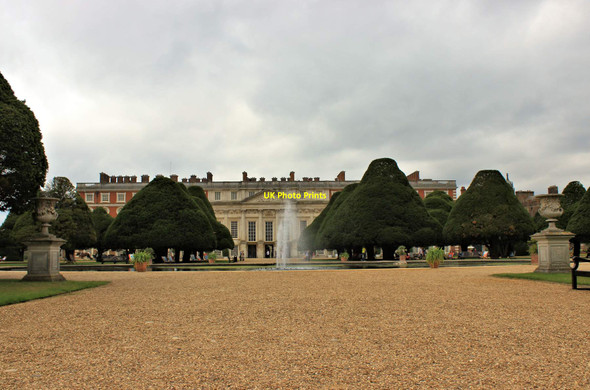 Photo 6"x4" Hampton Court Palace - the east fa\u00c3\u00a7ade Surbiton c2015