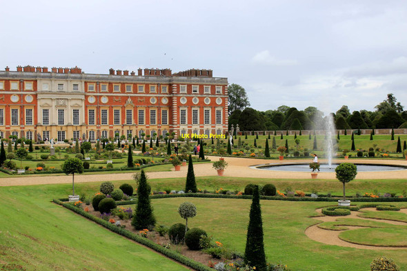 Photo 6"x4" Hampton Court Palace - the Privy Garden Surbiton c2015