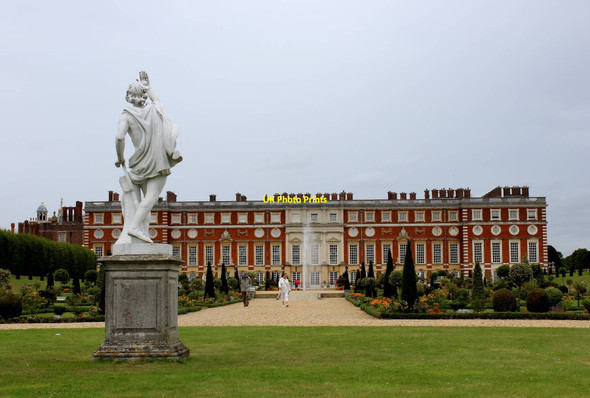 Photo 6"x4" Hampton Court Palace - the statue of Apollo Surbiton c2015