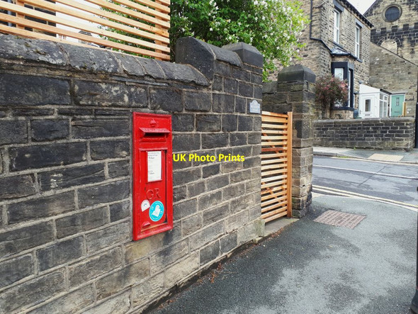 Photo 6"x4" Georgian postbox in Farsley Pudsey\/SE2233 c2021
