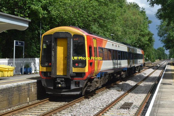 Photo 6"x4" Dean station, with eastbound train about to depart West Dean\/SU2527 c2021