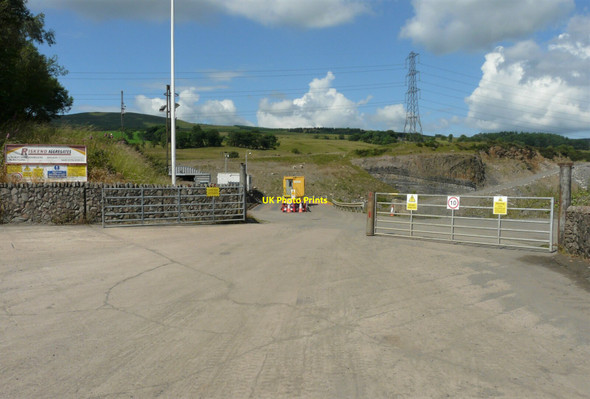 Photo 6"x4" Entrance to Riskend Quarry Kilsyth c2021