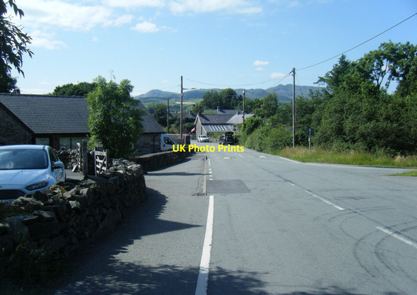Photo 6"x4" B4403 in Llanuwchllyn village Pandy\/SH8729 c2021