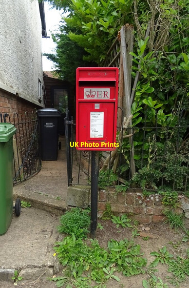 Photo 6"x4" Elizabeth II postbox, Upper End, Birlingham Birlingham c2021