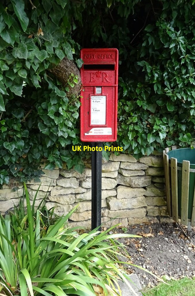 Photo 6"x4" Elizabeth II postbox on The Avenue, Birlingham Birlingham c2021