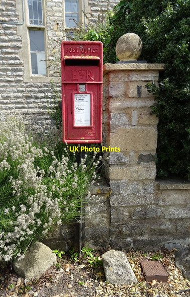 Photo 6"x4" Elizabeth II postbox on Hill View Road, Upper Strensham Upper Strensham c2021