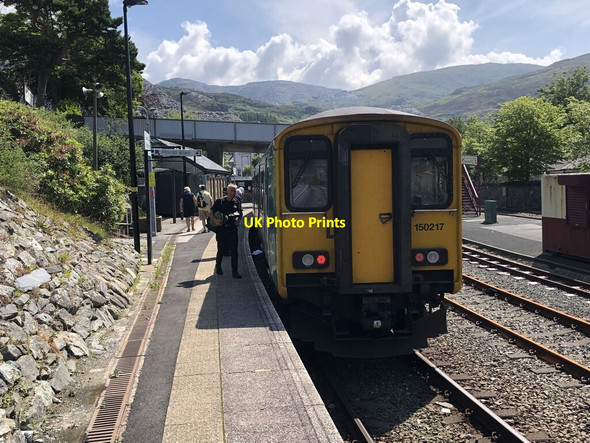 Photo 6"x4" Class 150 DMU at Blaenau Ffestiniog Blaenau Ffestiniog c2021