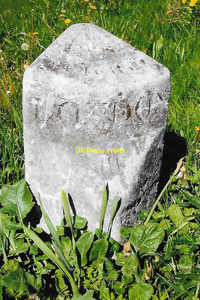 Photo 6"x4" Old Milestone, B2122, Hawk's Hill, Fetcham Leatherhead c2009