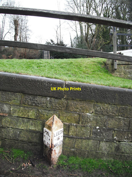Photo 6"x4" Milestone, Bingley Five Rise Locks Bingley\/SE1139 c2021