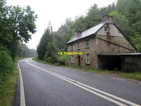 Photo 6"x4" Hen dafarn y Red Cow \/ The former Red Cow public house Halfway\/SN8232 c2021