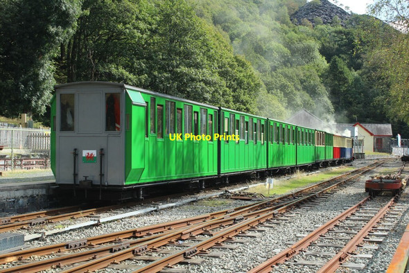 Photo 6"x4" Llyn Padarn train at Gilfach Ddu Llanberis c2021