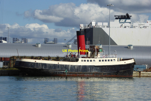 Photo 6"x4" Tender-tug 'Calshot', Southampton Ocean Village c2016