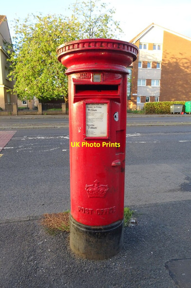 Photo 6"x4" Elizabethan postbox on Ballater Street, Glasgow Glasgow c2021