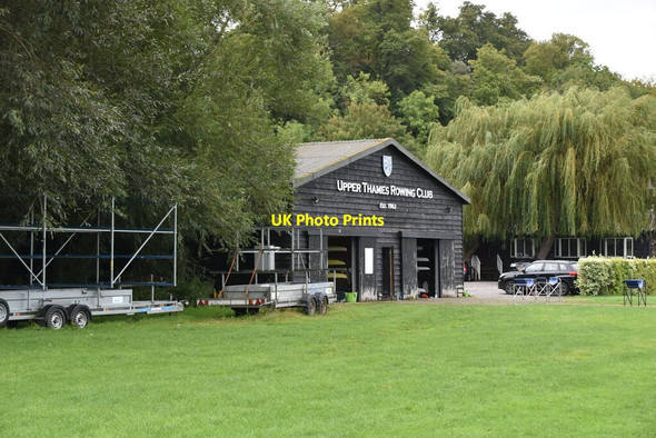 Photo 6"x4" Upper Thames Rowing Club Henley-on-Thames c2020