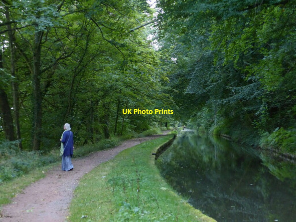 Photo 6"x4" Monmouthshire and Brecon canal heading south Abergavenny\/Y Fenni c2021