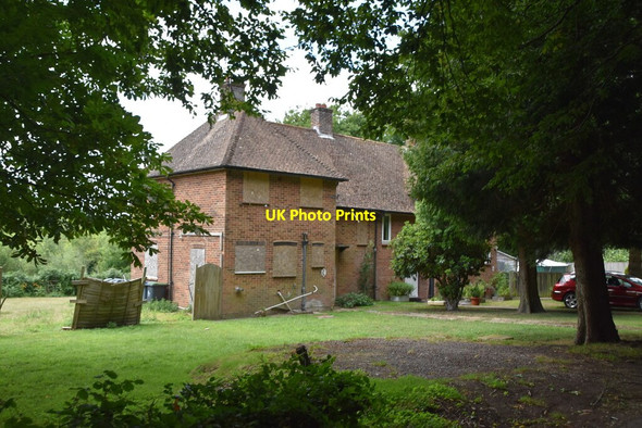 Photo 6"x4" Boarded up houses, Penny Pot Lane Sole Street\/TR0949 c2020