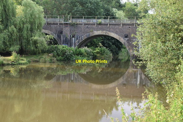 Photo 6"x4" Railway viaduct Barden Park c2021