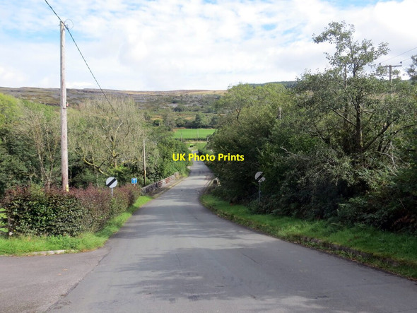 Photo 6"x4" Heol i Benwyllt \/ Road to Penwyllt Pen-y-cae\/SN8413 c2021