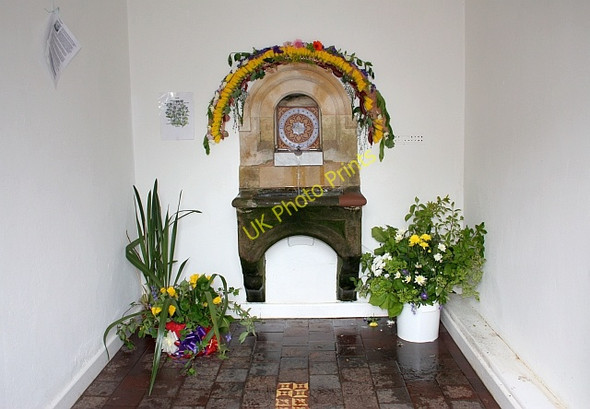 Photo 6"x4" The Holy Well - well dressing 2009 Malvern Wells c2009