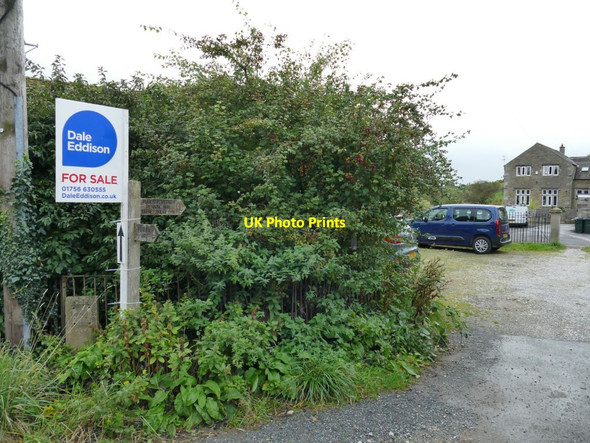 Photo 6"x4" Pennine Way leaves the village in Gargrave Gargrave c2021