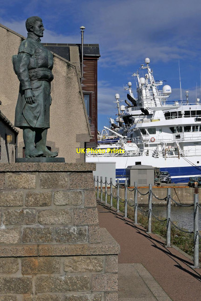 Photo 6"x4" Memorial, Fraserburgh Harbour, Aberdeenshire Fraserburgh c2021