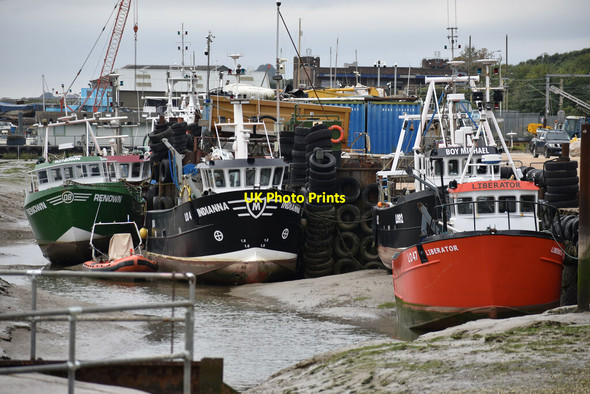 Photo 6"x4" Fishing boats at Leigh-on-Sea Leigh-on-Sea c2021