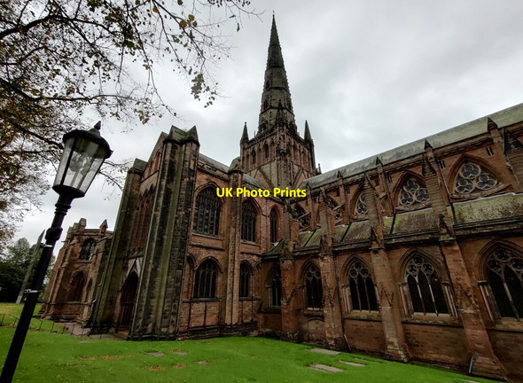 Photo 6"x4" Exterior of Lichfield Cathedral Lichfield c2021