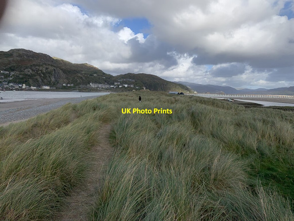 Photo 6"x4" Racing along the spit Barmouth\/Abermaw c2021