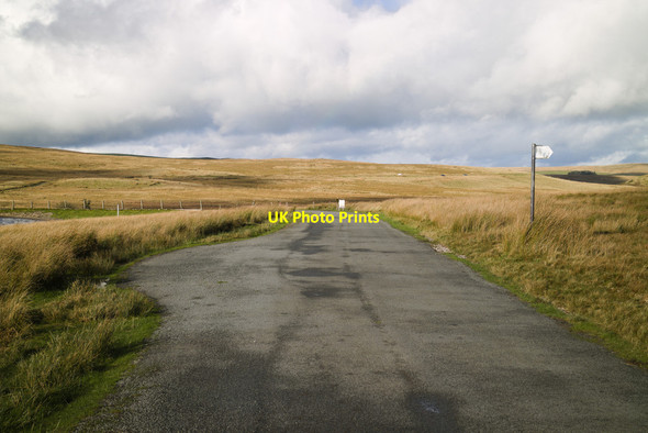 Photo 6"x4" Road approaching the dam at Llyn Aled Llyn Aled c2021