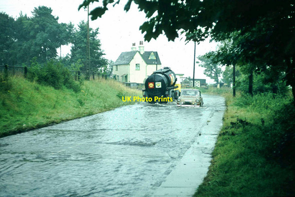 Photo 6"x4" Flooding on Rookery Hill, 1968 Corringham\/TQ7083 c1968
