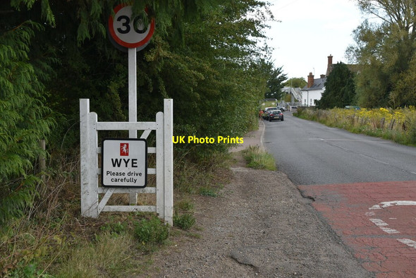 Photo 6"x4" Entering Wye Kempe's Corner c2020