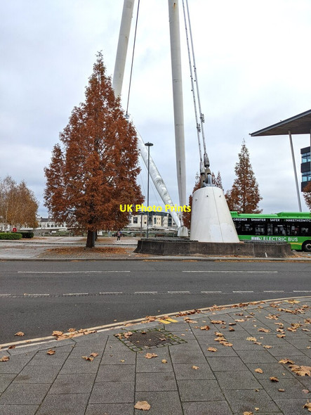 Photo 6"x4" Autumn colours in Newport city centre Newport\/Casnewydd c2021