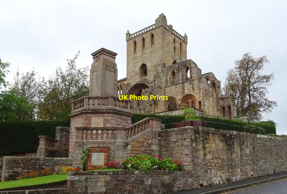Photo 6"x4" Jedburgh Abbey and war memorial Jedburgh c2021