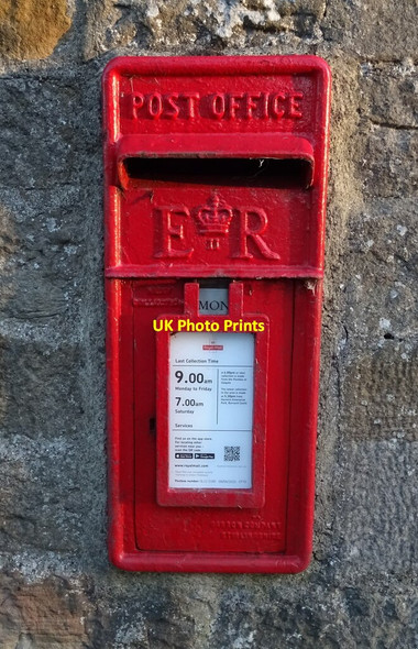 Photo 6"x4" Elizabeth II postbox on The Street, Rokeby Brignall c2021