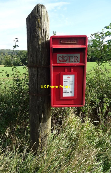 Photo 6"x4" Elizabeth II postbox on the B6320, Park End Park End\/NY8775 c2021
