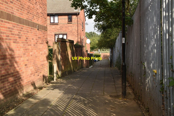 Photo 6"x4" Footpath by the railway Acton\/TQ2080 c2021