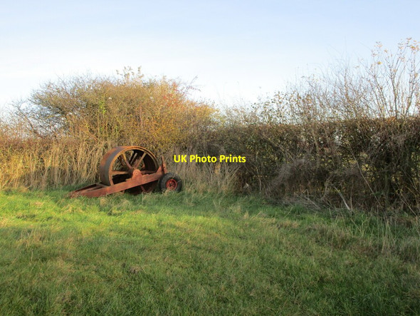Photo 6"x4" Abandoned machinery in the corner of a field Holwell\/SK7323 c2021
