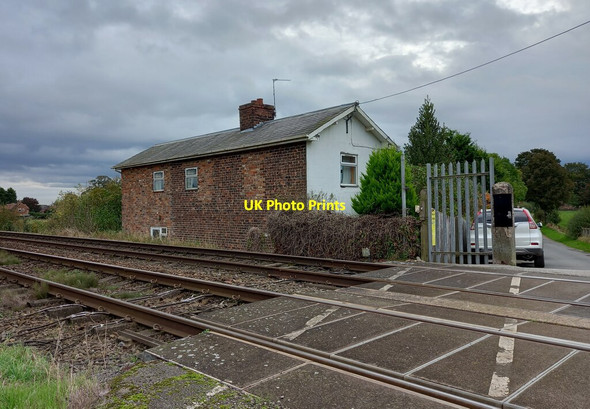 Photo 6"x4" Kirk Hammerton, railway cottage Kirk Hammerton c2021
