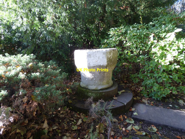 Photo 6"x4" Stone Urn at Chirk Castle Bronygarth c2018