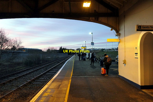 Photo 6"x4" A view out from Thurso station train shed Thurso c2021