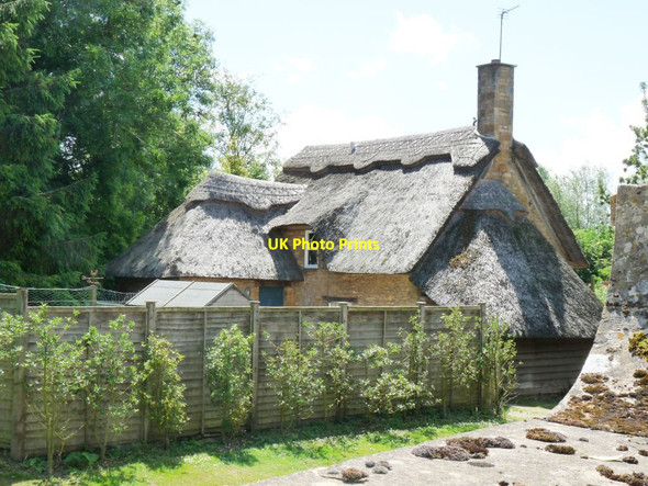 Photo 6"x4" Thatched building by Hidcote gardens Hidcote Bartrim c2010