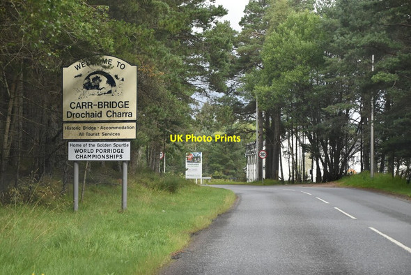Photo 6"x4" Entering Carrbridge Carrbridge \/ Drochaid Ch\u00e0rr c2021