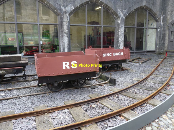 Photo 6"x4" Railway wagons Tal-y-bont\/SH6070 c2014 P1