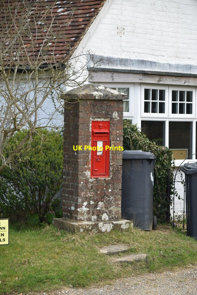 Photo 6"x4" Victorian postbox Burwash Common c2021
