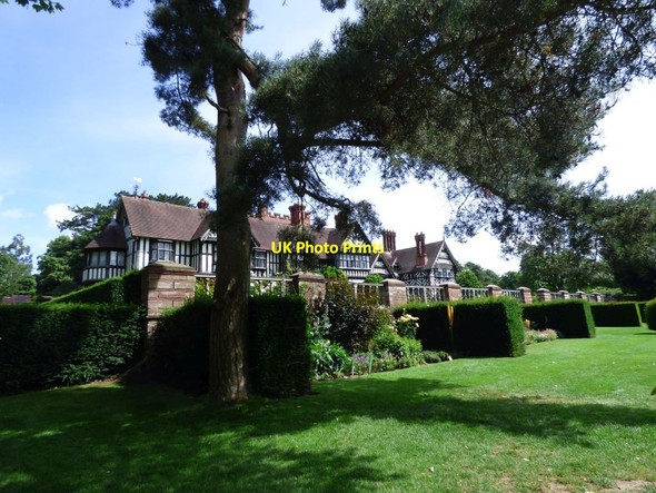 Photo 6"x4" The borders at the front of the Manor Wightwick Manor c2017