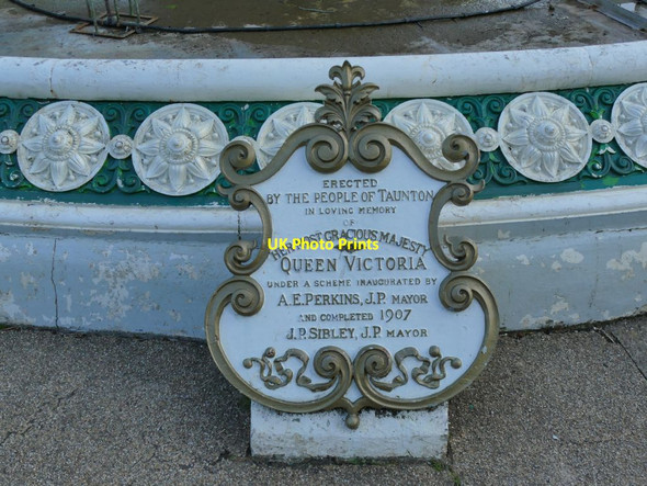Photo 6"x4" Victoria Fountain in Vivary Park - detail (2) Taunton\/ST2324 c2021