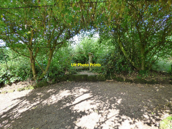 Photo 6"x4" Statue near the laburnum Arch Aston\/SJ7541 c2017